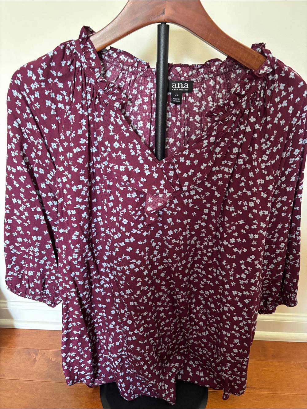 a.n.a  Burgundy Floral Blouse Womens XS 3/4‎ Sleeve Top